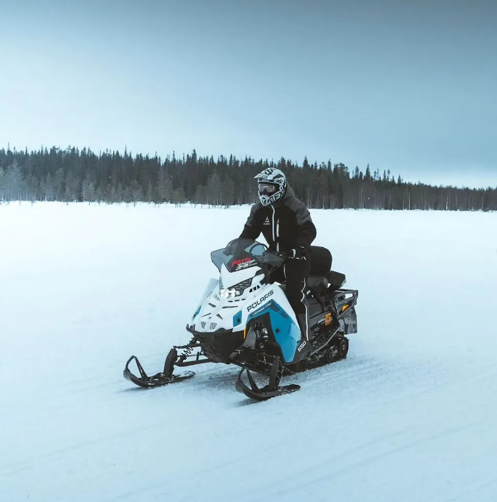 Snowmobile tours